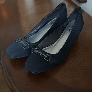 LifeStride Gazette Navy blue shoes 8 1/2 heels wedge style